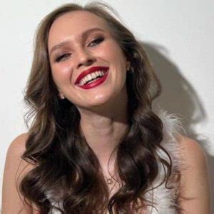 Stacy Cruz Bio, Affair, Single, Net Worth, Ethnicity, Age, Height.